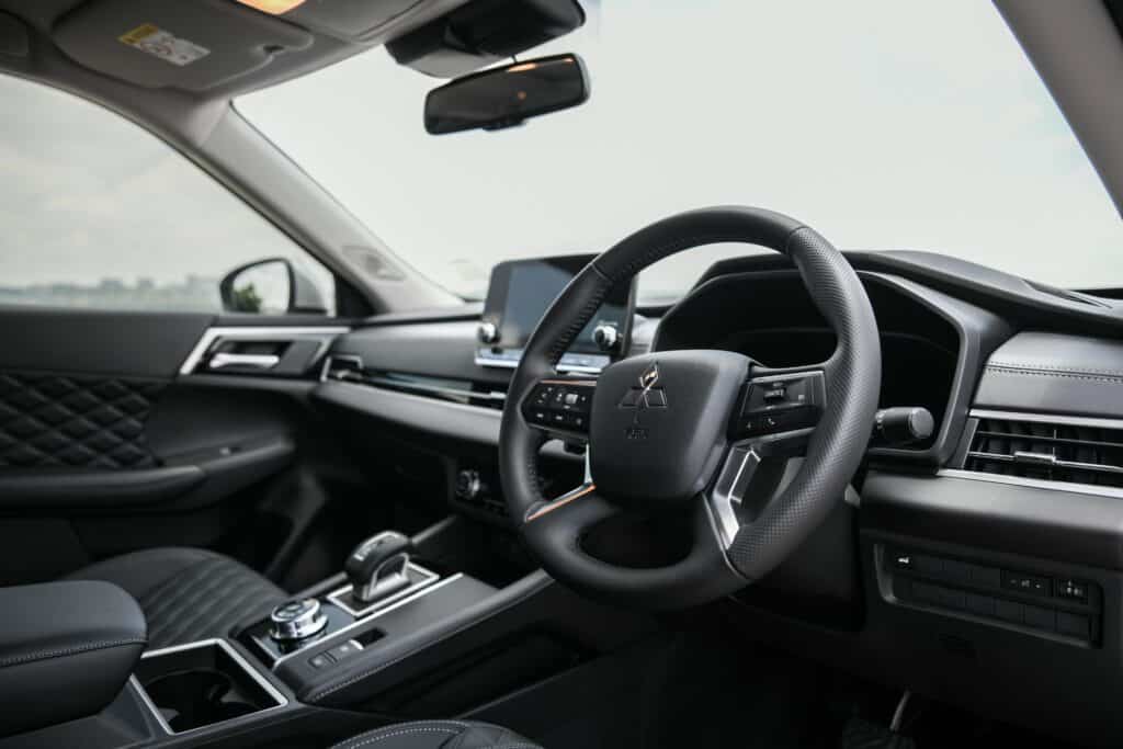 Mitsubishi Outlander 7 seater SUV